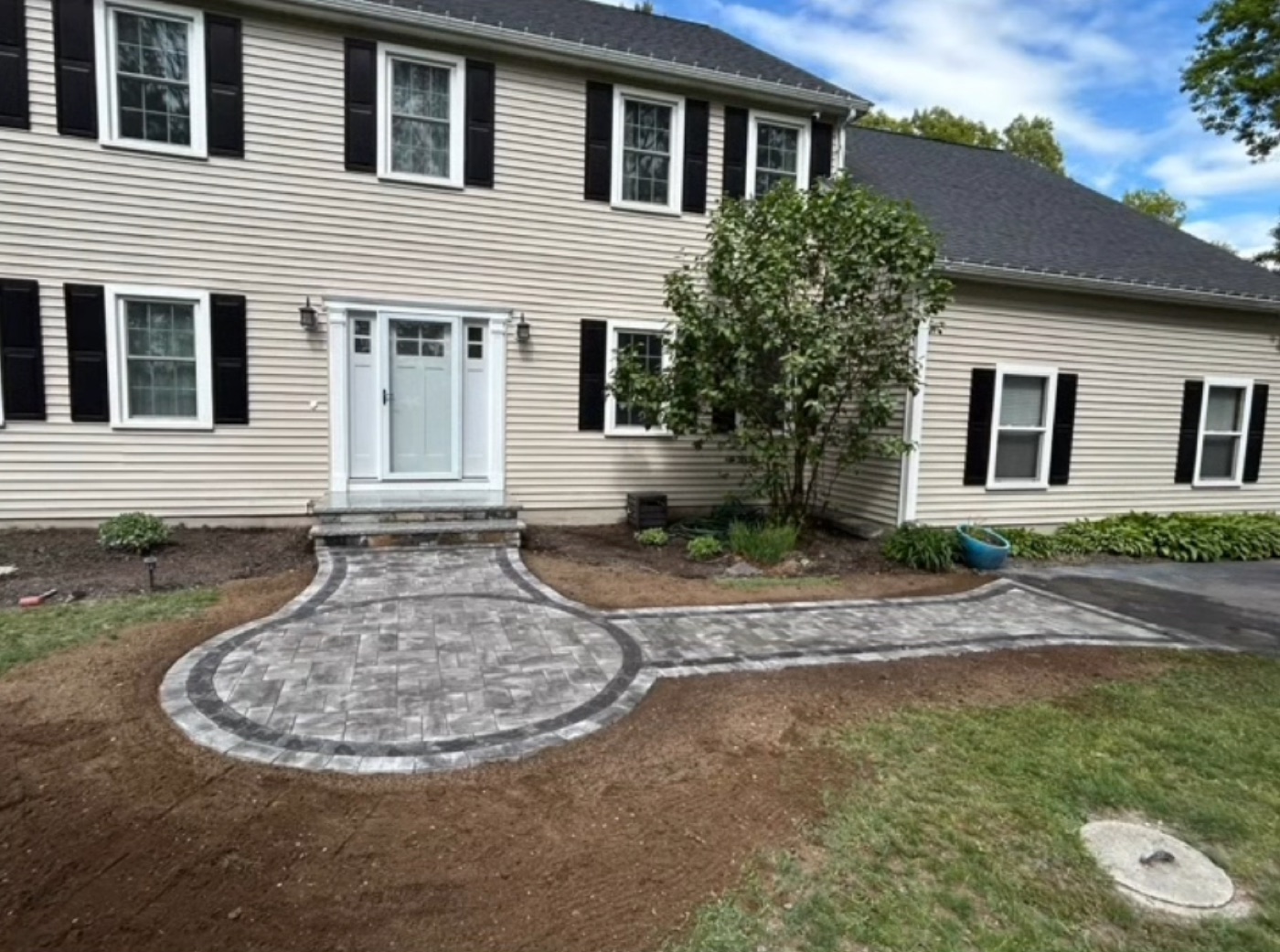 Front walkway with a circle feature